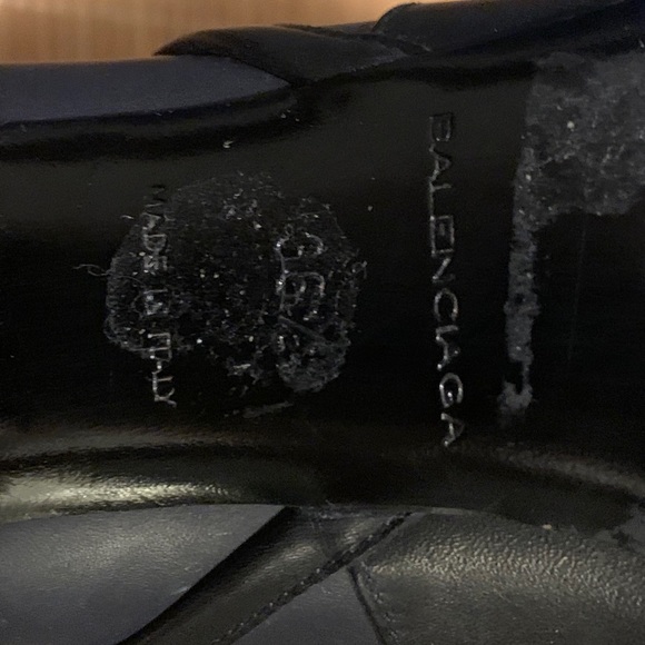 HP💎- Balenciaga Two Toned Black Leather Boots - Picture 7 of 13